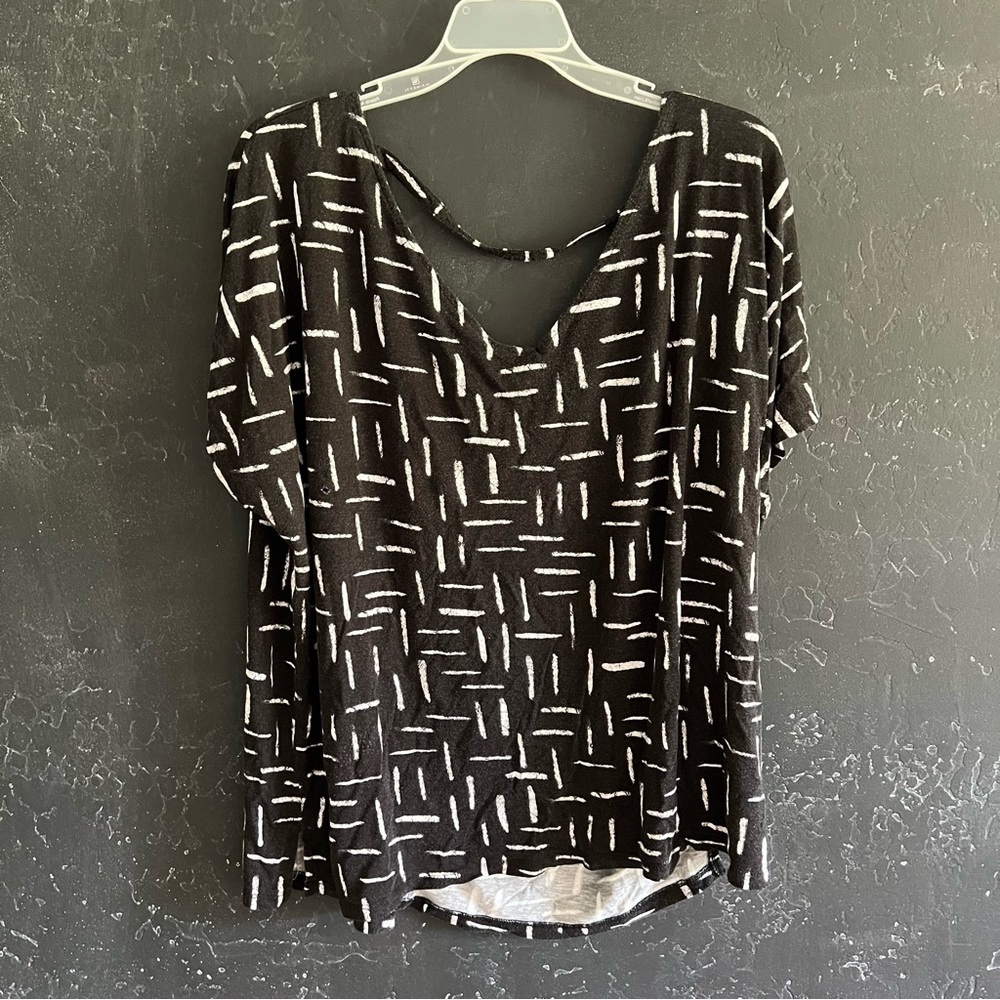 Graphic Black and White Shirt XXL